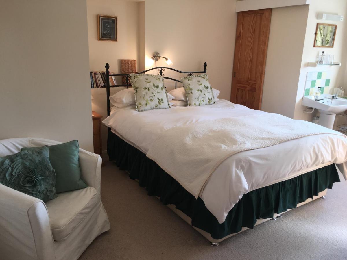 Bed and Breakfast The Poplars Newbold on Stour Экстерьер фото